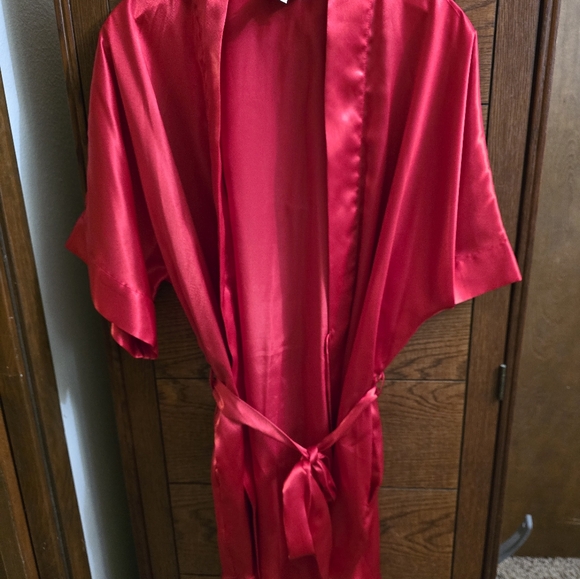 Red satin look nightgown and half robe. - Picture 5 of 9